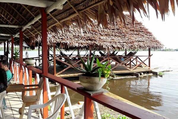 01:00 pm Lunch at Bufeo Colorado Floating Restaurant